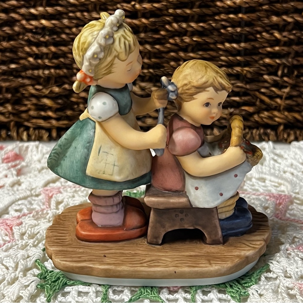 Berta HUMMEL Goebel Figurine Forever A Friend (BH 65) Vintage 1998